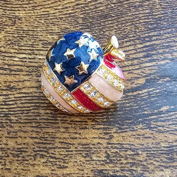 Vintage Apple Shaped Enamel Pin Brooch American Flag Rhinestones - Picture 1 of 3